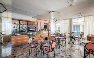 Obóz młodzieżowy, Rimini h. Crown*** - obóz Chill out Zone ze zwiedzaniem Rzymu, Wenecji, San Marino Hotel Crown***, 10 dni 12-17 lat